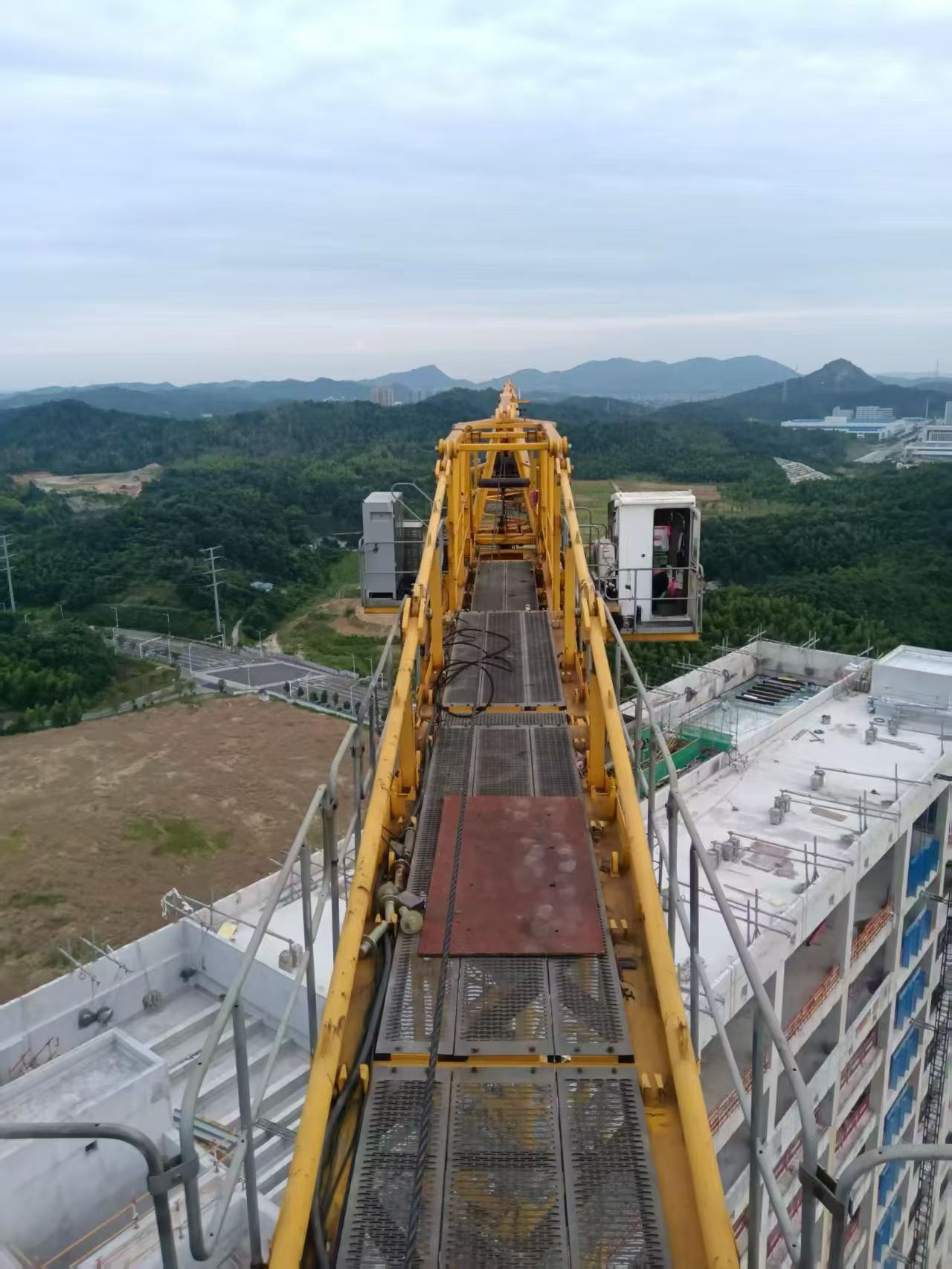 2021 Zoomlion W350-16HA tower crane current on-site platform